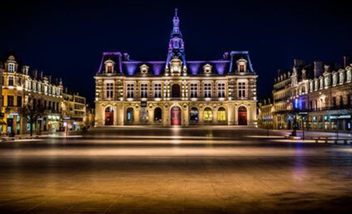 le centre historique de Poitiers près du camping du Futur