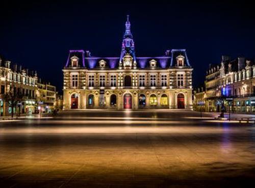 le centre historique de Poitiers près du camping du Futur