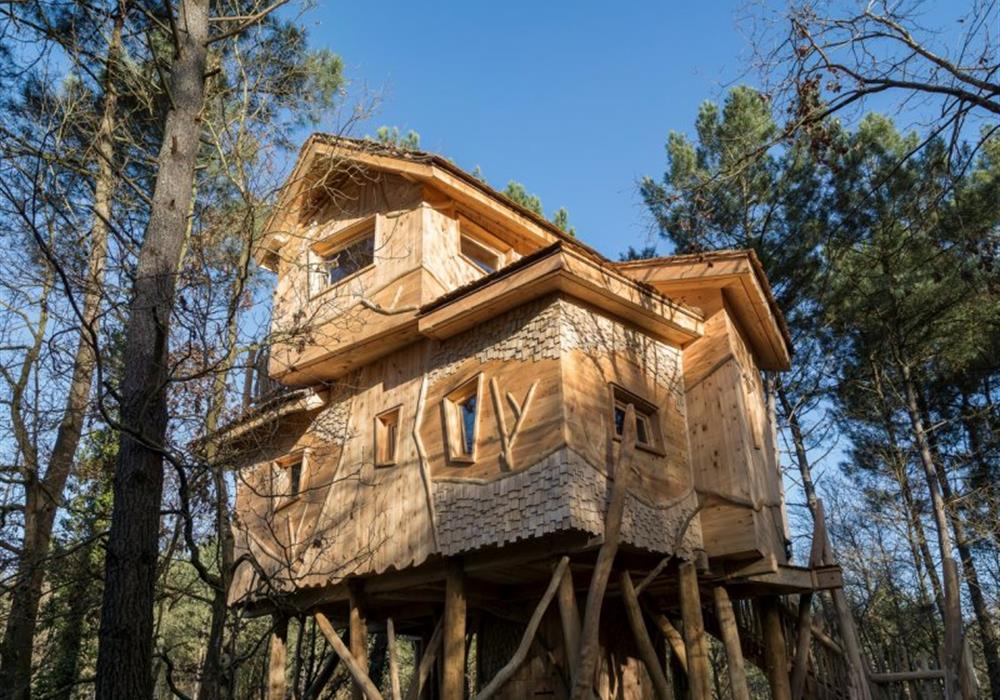 Cabane du Center Parcs du bois aux daims dans la Vienne, près du camping du Futur