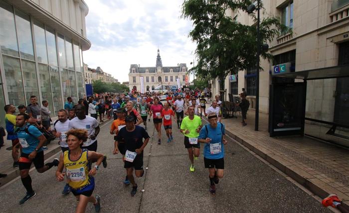 Parcours dans les rues de Poitiers
